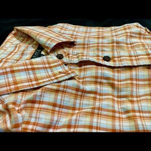 Short sleeved button down